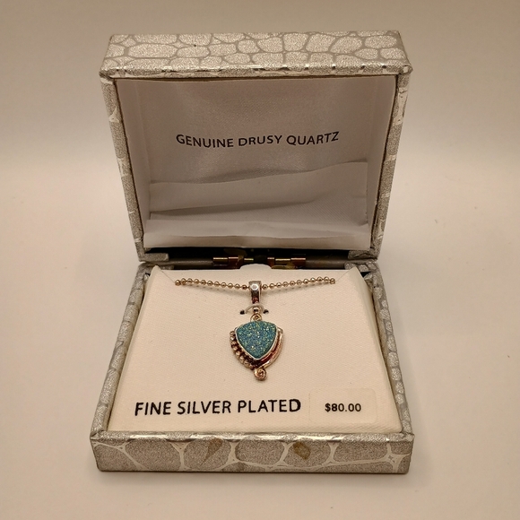 Jewelry - Silver Plated Drusy Quartz Pendant Necklace